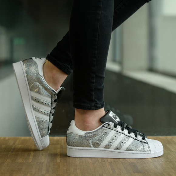 LAST ONE‼️ ADIDAS Originals Superstar Sneakers - Picture 3 of 6